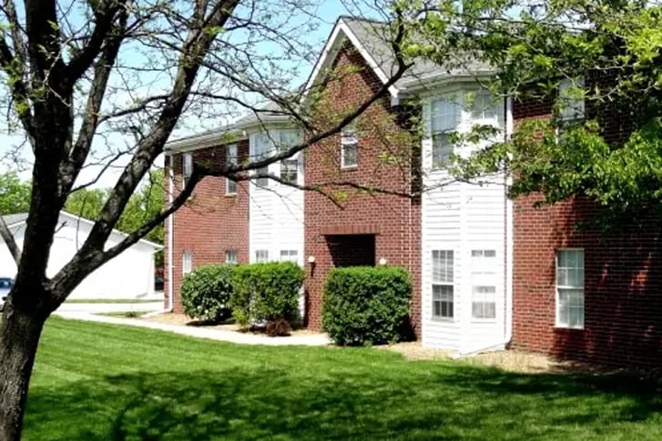 Exterior of Briarwood Apartments in DeKalb, Illinois.